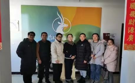 香格里拉职业学院与假日旅行社就校企合作开展洽谈